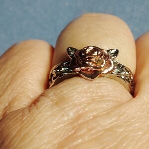 🛑FIRM ON PRICE🛑 ROSE GOLD FLOWER, FILIGREE STERLING BAND. SIZE 9.5 FLORAL